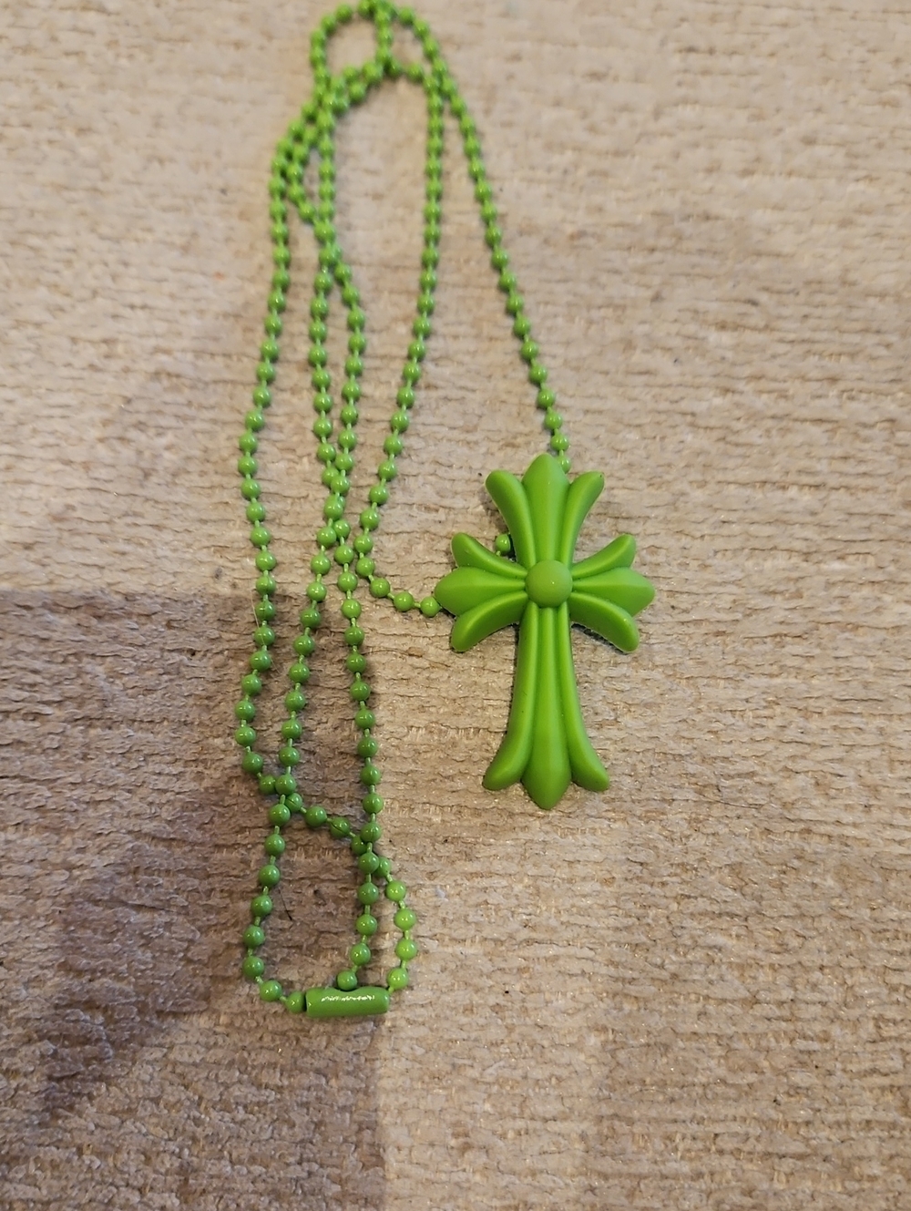 Chrome Heards Silicone Green Cross Necklace 30" - Picture 3 of 3